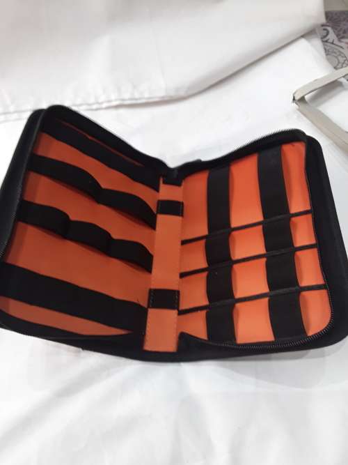 VINTAGE LOOK ASSESCORY TRAVELLERS CARRY CASE