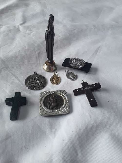 JOB LOT SPIRITUAL ITEMS(8 PIECE)