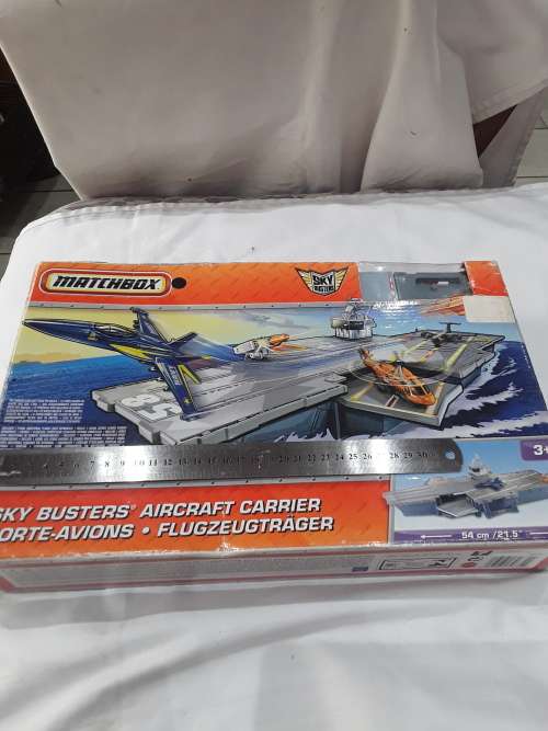 COMPLETE MATCHBOX SKY BUSTERS AIRCRAFT CARRIER WITH PLANES