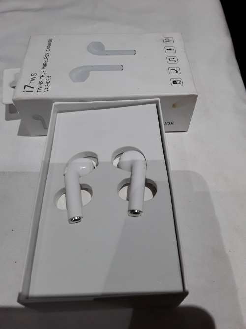 TWS WIRELESS EARBUDS (HANDSFREE)IMMEDIATE DELIVERY