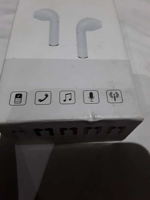 TWS WIRELESS EARBUDS (HANDSFREE)IMMEDIATE DELIVERY