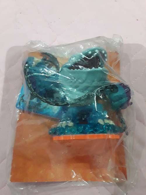 SKYLANDERS GIANTS (THUMPBACK)FIGURE WITH STICKER AND CARD