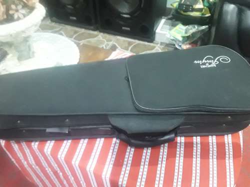 VIOLIN WITH CASE( MADE IN USA)