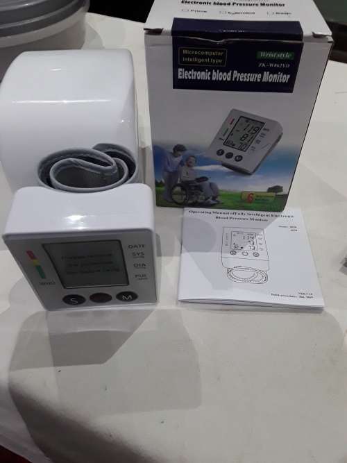 ELECTRONIC BLOOD PRESSURE MONITOR (WRIST STYLE)