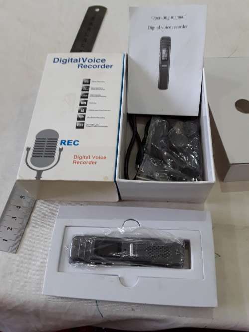 DIGITAL VOICE RECORDER