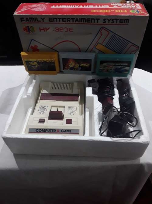 VINTAGE TV GAME WITH 3 GAME CARTRIDGES