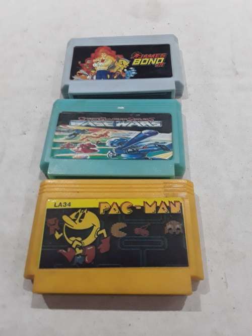 VINTAGE TV GAME WITH 3 GAME CARTRIDGES