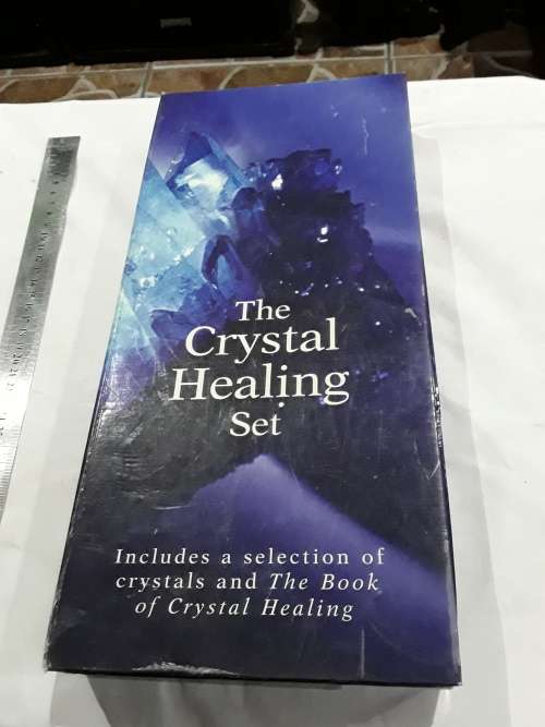 THE CRYSTAL HEALING SET ( CRYSTALS AND BOOK)