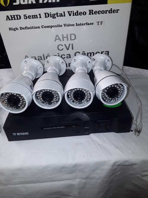 8 CHANNELS 5 IN ONE AHD DVR (INCLUDES 4 CAMERAS)POWER SUPPLY and MOUSE