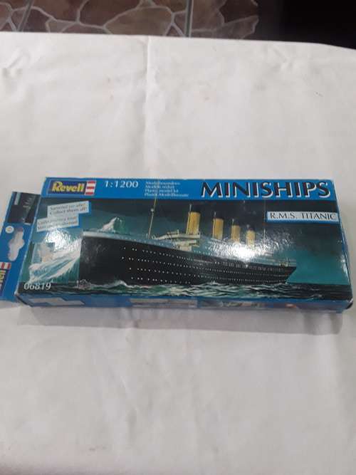 R.M.S TITANIC PLASTI MODEL TO BUILD