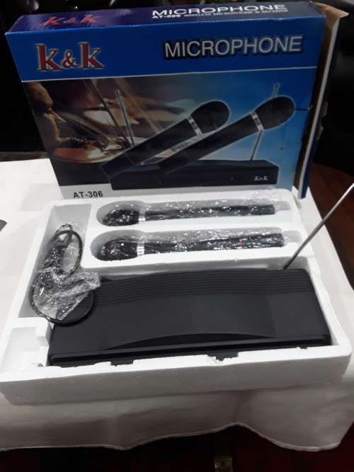 WIRELESS MICROPHONE AND RECEIVER