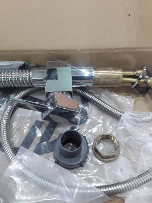 SINGLE HANDLE PULLOUT KITCHEN FAUCET