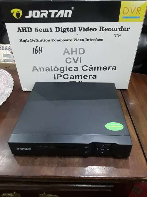 4 CHANNELS  AHD DVR INCL.POWER SUPPLY AND MOUSE