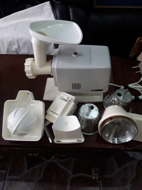 VINTAGE MOULINEX FOOD PROCESSOR, MEAT GRINDER,SAUSAGE FILLER AND ACCESSORIES (WORKS LIKE A BOMB)