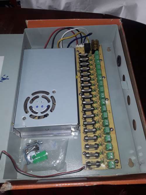 12 VDC,18 OUTPUT SWITCH MODE CCTV POWER SUPPLY