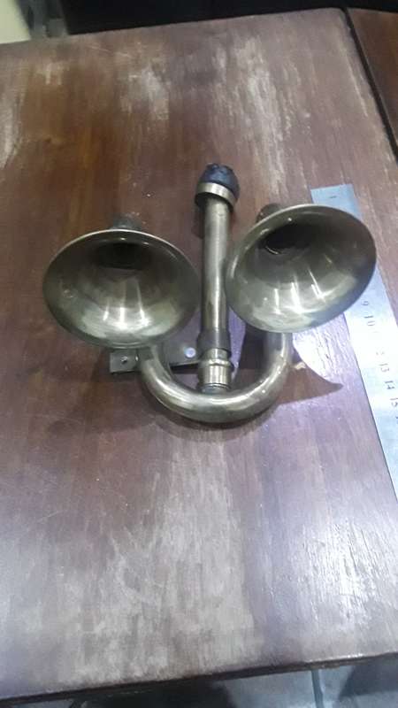 BRASS 2 WAY HORN