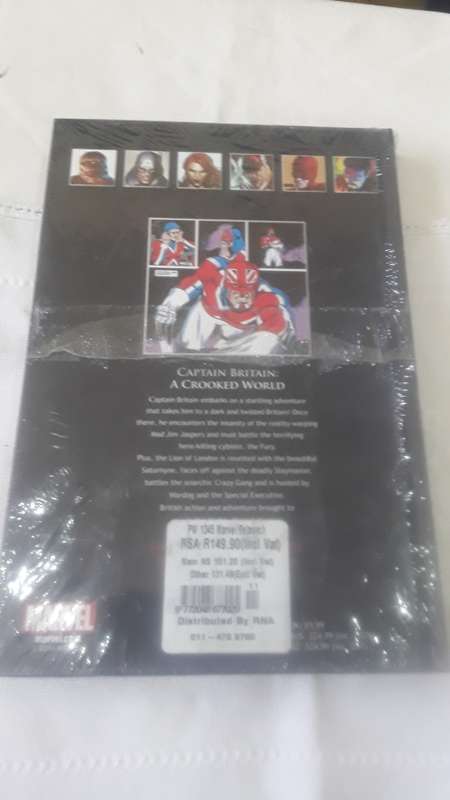 MARVEL SUPERHEROES HARDCOVER COMIC (CAPTAIN BRITAIN)
