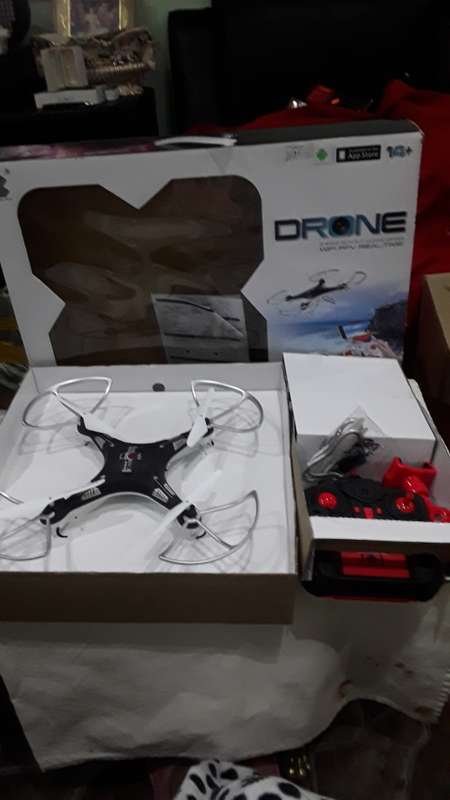 6 CH-2,4 GHZ R/C QUADCOPTER (INCLUDES CAMERA)WIFI FOV REAL TIME