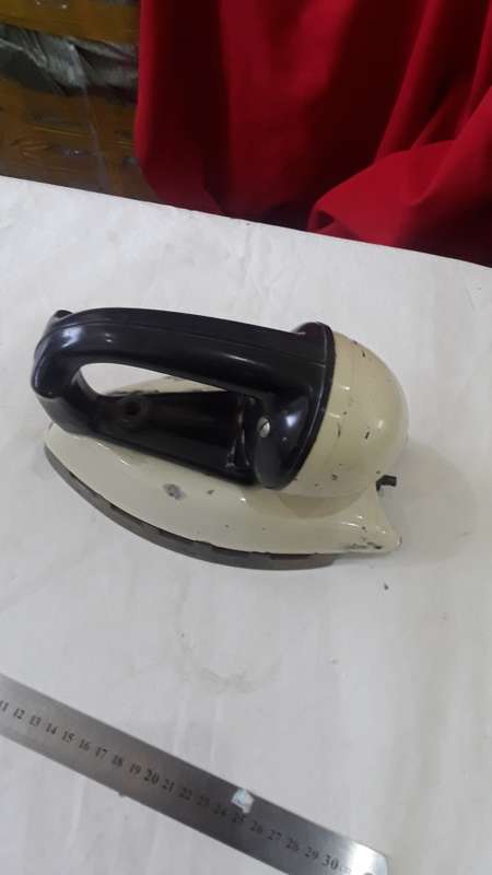 OLD ENAMEL PARAFFIN IRON