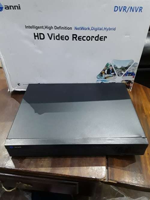 16 CHANNELS DVR/NVR INCLUDES POWER SUPPLY AND MOUSE
