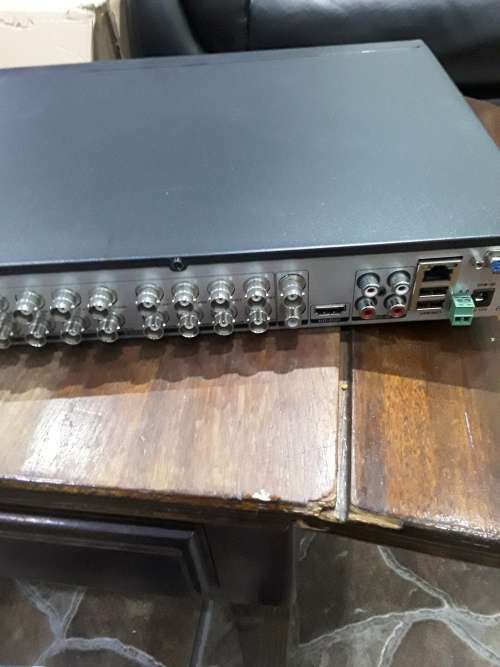 16 CHANNELS DVR/NVR INCLUDES POWER SUPPLY AND MOUSE