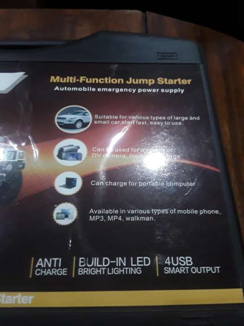 MULTIFUNCTIONAL JUMP STARTER