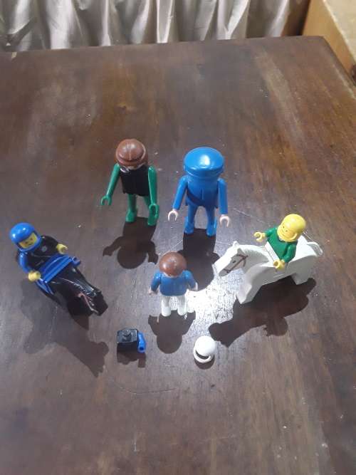 JOBLOT VINTAGE ORIGINAL LEGOS WITH MINIFIGURES (1.75KG)FIGURES MARKED 1974,1981