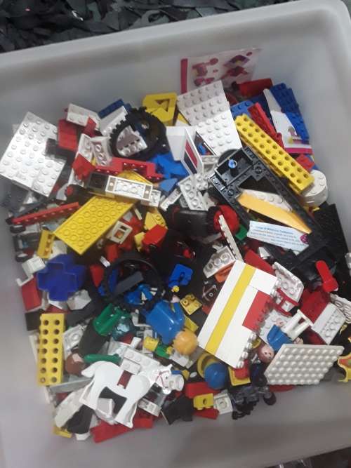 JOBLOT VINTAGE ORIGINAL LEGOS WITH MINIFIGURES (1.75KG)FIGURES MARKED 1974,1981