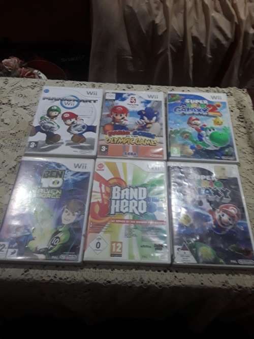 NINTENDO WII CONSOLE INCLUDING REMOTE,POWER SUPPLY, 20 GAME DISCS AND ALL ASSESCORIES (WORKS)