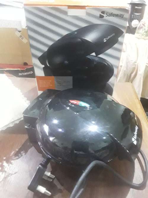 NONSTICK MINI CUPCAKE MAKER(UP 5O 7 CAKES AT A TIME)