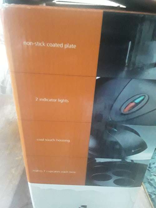 NONSTICK MINI CUPCAKE MAKER(UP 5O 7 CAKES AT A TIME)