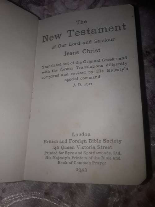 1943 WOODEN COVER BIBLE WITH ORIGINAL SIGNATURE OF ISSIE K SMUTS