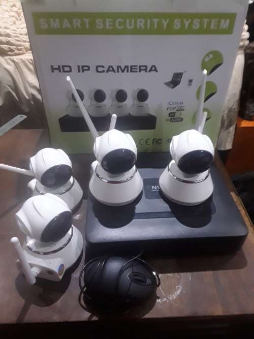 4 CHANNELS IP CAMERAS NVR KIT