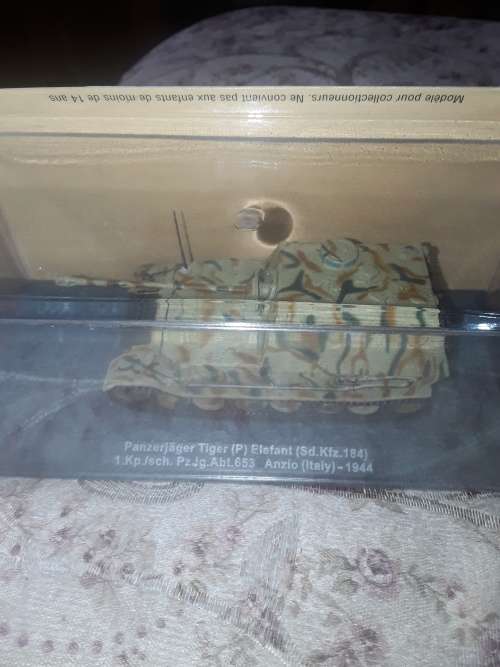 DIE CAST METAL MILLITARY COMBAT TANK(PANZERJAGER TIGER,ITALY 1944)SCALE 1:72
