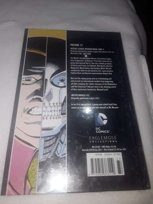 DC HARDCOVER COMIC(JUSTICE LEAGUE INTERNATIONAL)