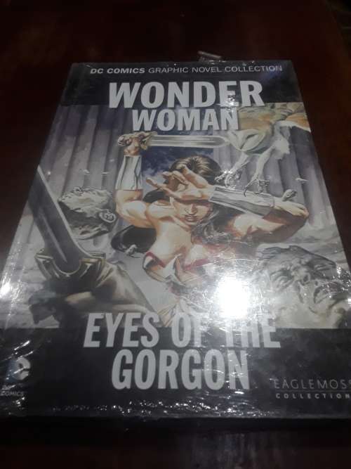 DC HARDCOVER COMIC(WONDER WOMAN)EYES OF THE GORGON