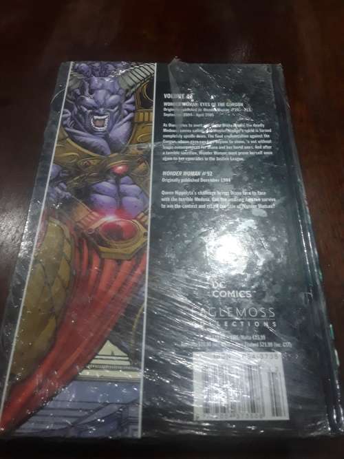 DC HARDCOVER COMIC(WONDER WOMAN)EYES OF THE GORGON
