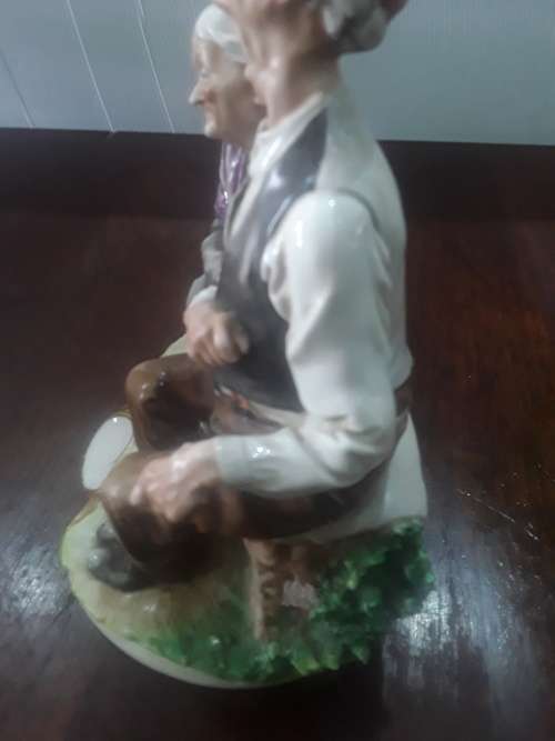 GIUSEPPE CAPOE FIGURINE (HAPPY OLD COUPLE)CAPODIMONTE 1959