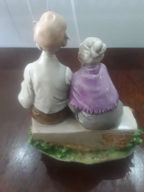 GIUSEPPE CAPOE FIGURINE (HAPPY OLD COUPLE)CAPODIMONTE 1959
