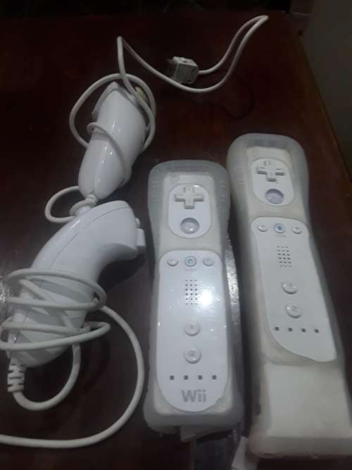 NINTENDO WII WITH POWER SUPPLY, 2 REMOTES AND ASSESCORIES