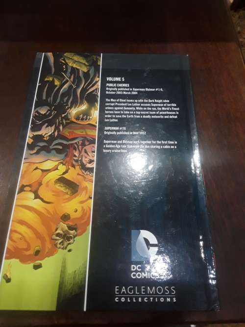 DC HARDCOVER COMIC(SUERMAN BATMAN)PUBLIC ENEMIES