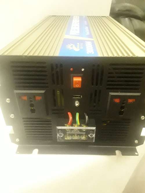 3000 WATTS PURE SINEWAVE POWER INVERTER(WORKS)24V