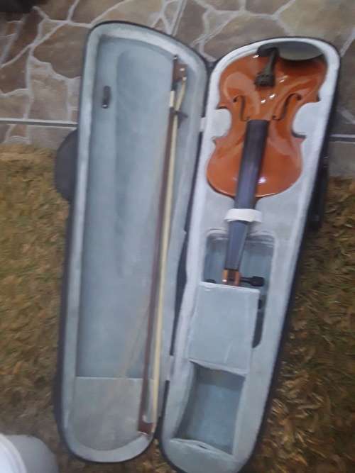 SANCHEZ WOODEN VIOLIN WITH CARRY CASE