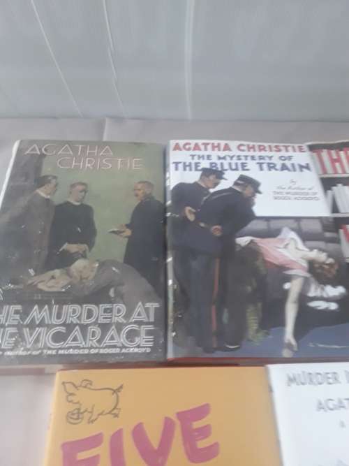 SET OF 5 AGATHA CHRISTIE HARDCOVER NOVELS (MINT CONDITION)