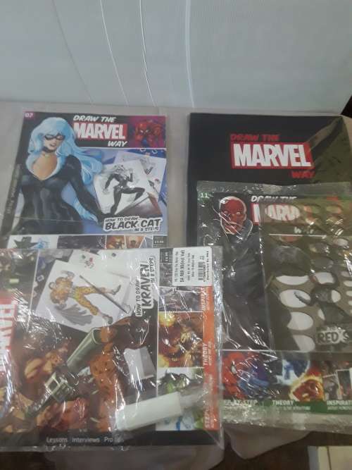 DRAW THE MARVEL WAY(10 ISSUES, CHARACTERS)INCLUDES A MARVEL BACKBOARD AND 32 PIECES STATIONARY