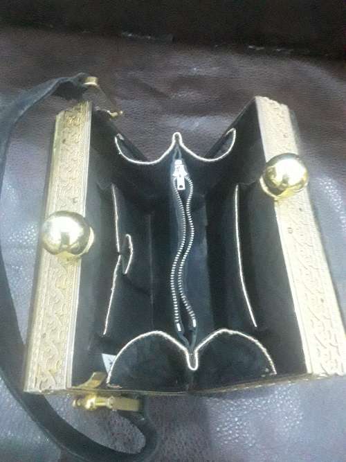 VINTAGE HAND BAG