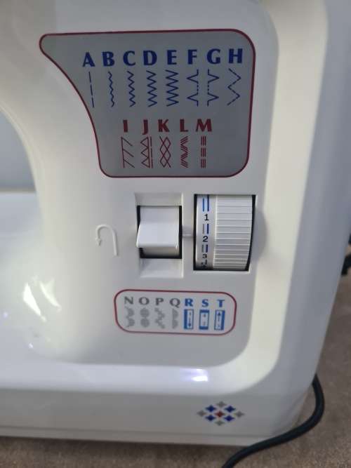 EMPISAL DRESS MAKER 270D SEWING MACHINE (WORKS LIKE A BOMB)