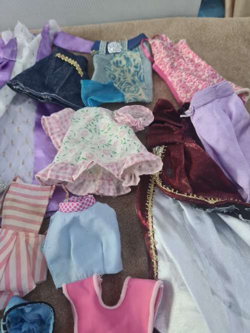JOBLOT DOLLS CLOTHING, SHOES AND ASSESCORIES FOR BARBIE