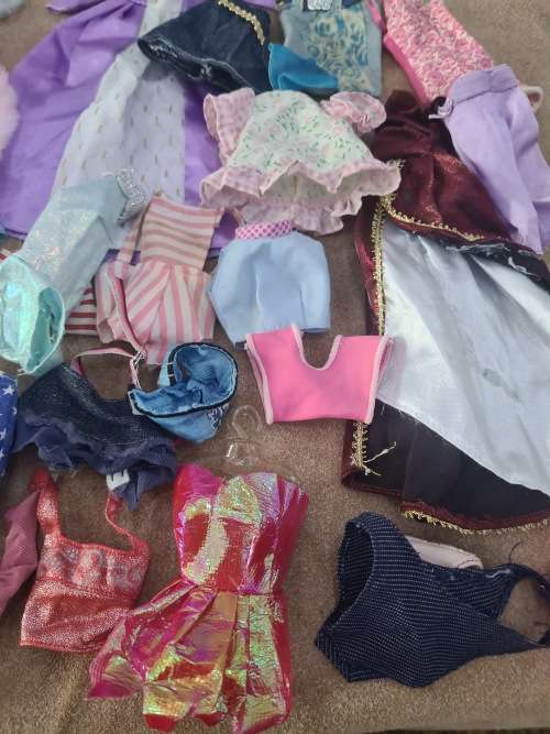 JOBLOT DOLLS CLOTHING, SHOES AND ASSESCORIES FOR BARBIE
