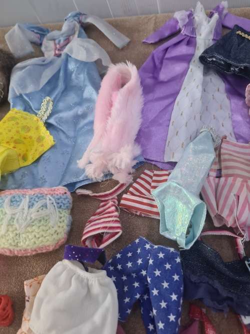 JOBLOT DOLLS CLOTHING, SHOES AND ASSESCORIES FOR BARBIE